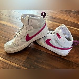 6Y / W8 Nike Borough Mids